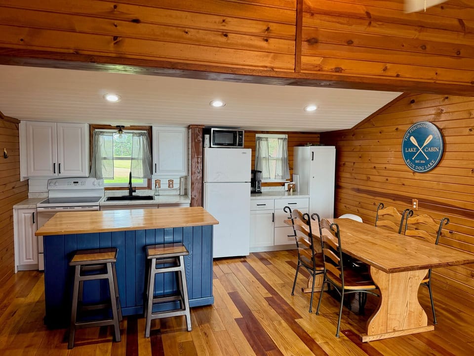 Kitchen & Dining Area