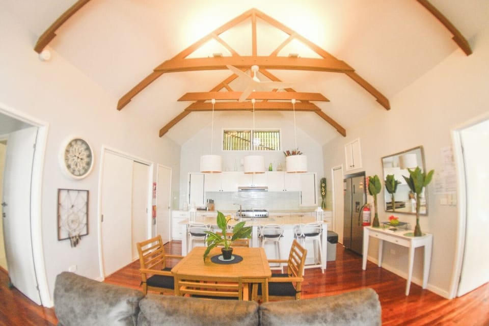 2 Bedroom Beachfront Villa with Pool | Dining
