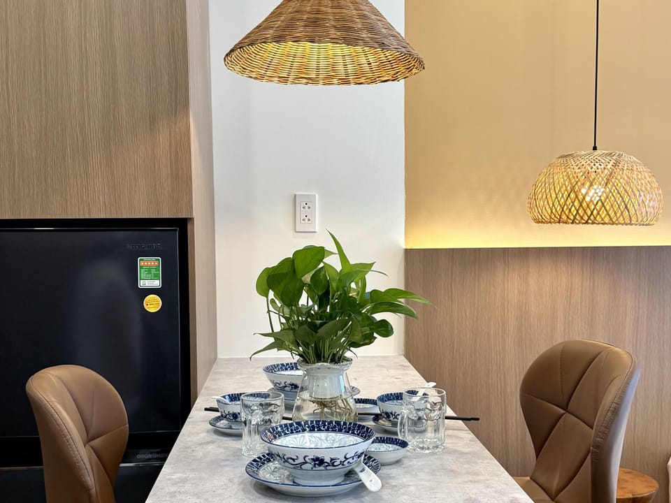 Deluxe Double Room | Dining