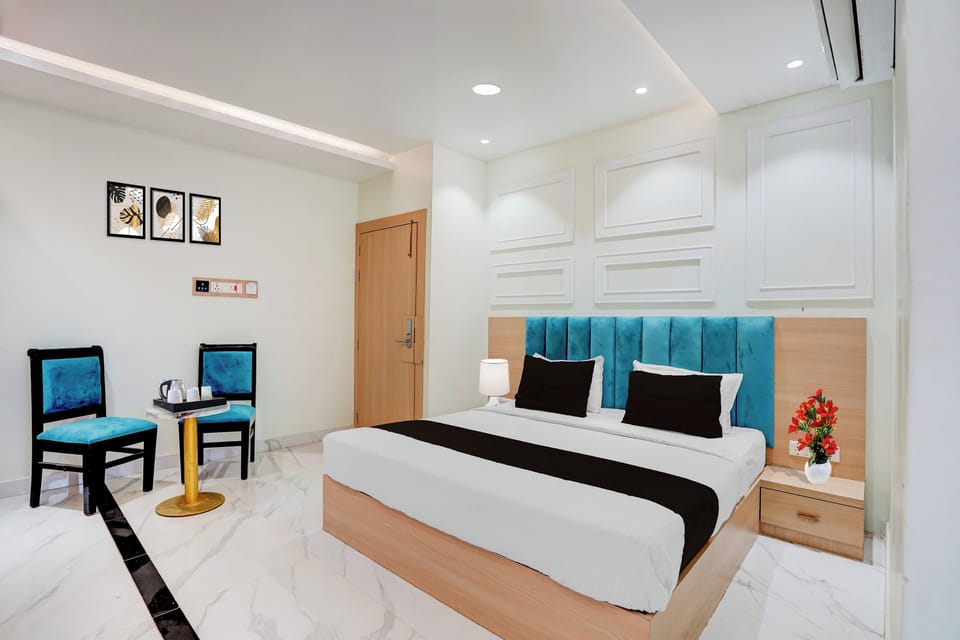 Desk, WiFi (free), bed sheets