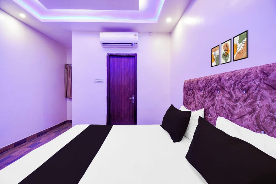 Desk, WiFi (free), bed sheets