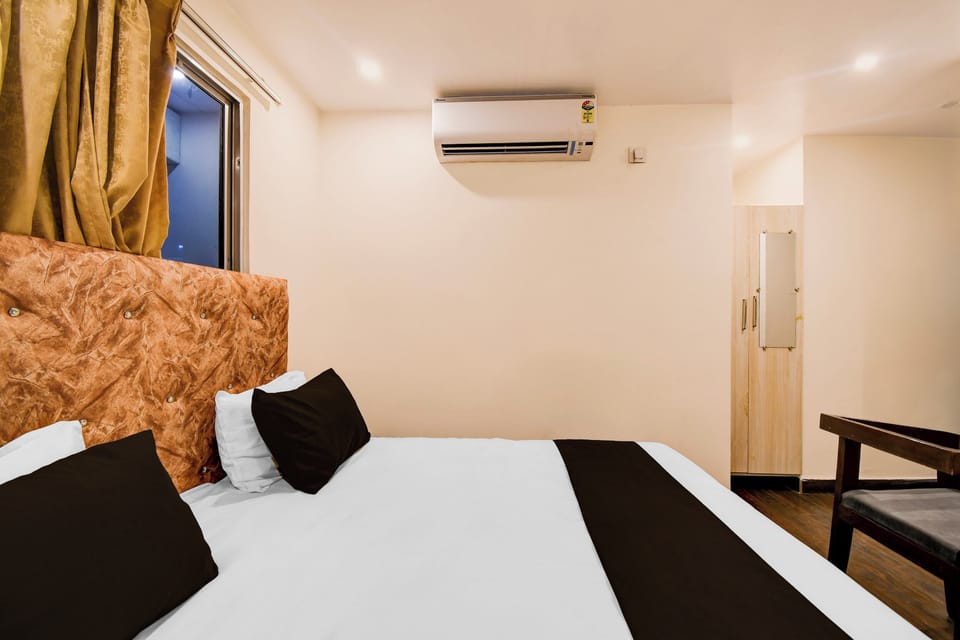 Desk, WiFi (free), bed sheets
