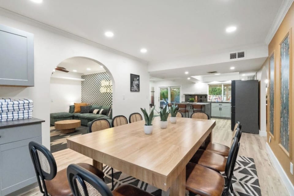 This table sits right at the heart of the home, with the kitchen on one side and the lounge just steps away. Whether it's a big group breakfast or a slow evening in, everyone stays connected without missing a beat.
