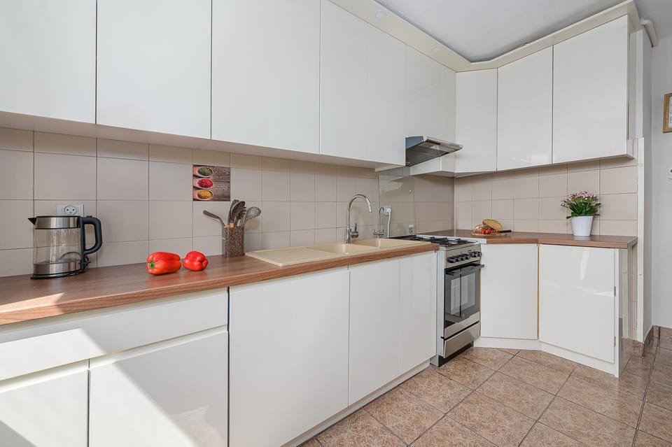 Comfort Apartment, 2 Bedrooms, City View | Private kitchen | Electric kettle, highchair, griddle, cleaning supplies