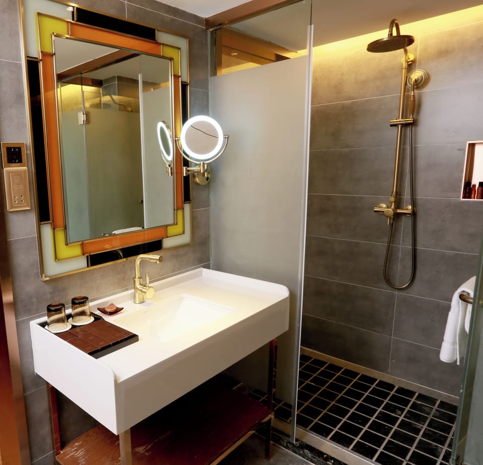Family Triple Room, Multiple Beds, Non Smoking | Bathroom | Shower, slippers