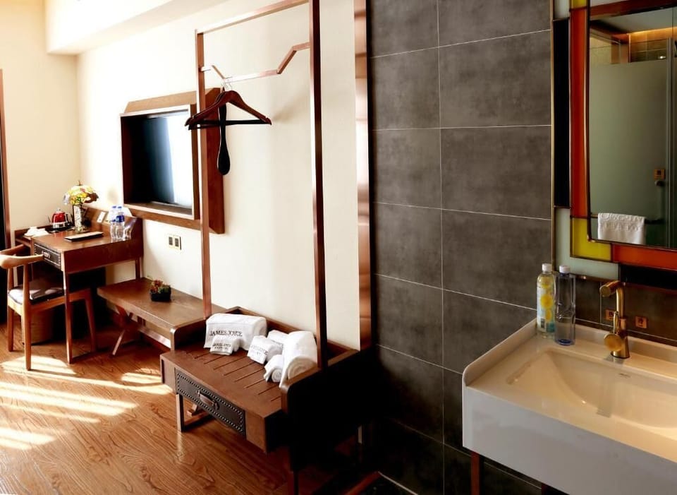 Comfort Double Room, 1 Queen Bed, Non Smoking | Interior