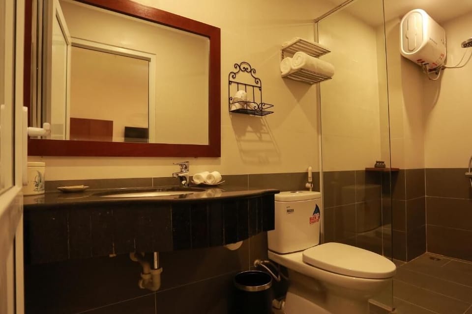 Deluxe Double Room, Balcony, City View | Bathroom | Slippers