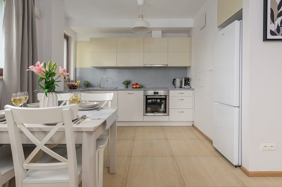 Deluxe Apartment, 2 Bedrooms, Courtyard View | Private kitchen | Electric kettle, highchair, griddle, eco-friendly cleaning products