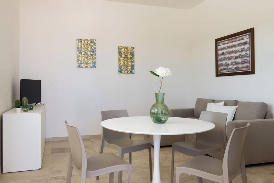 Apartment | Dining