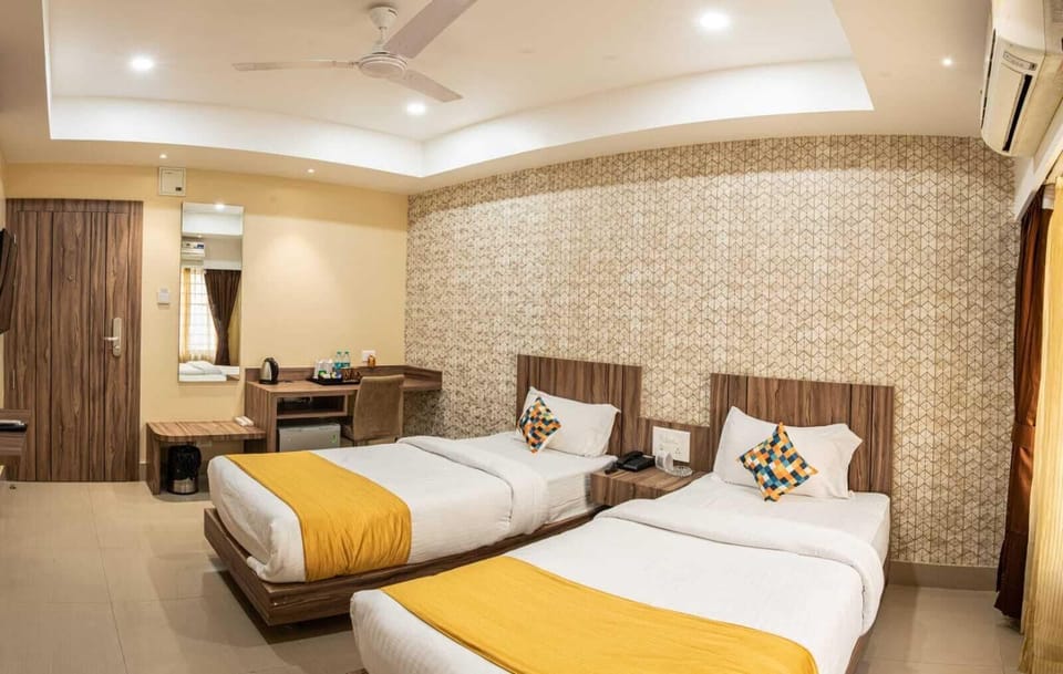 Basic Double or Twin Room | Premium bedding, memory foam beds, desk, laptop workspace