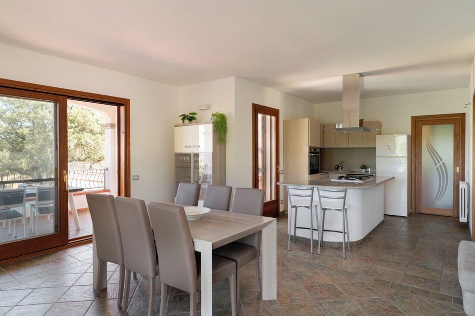 House, 5 Bedrooms, Sea View | Dining