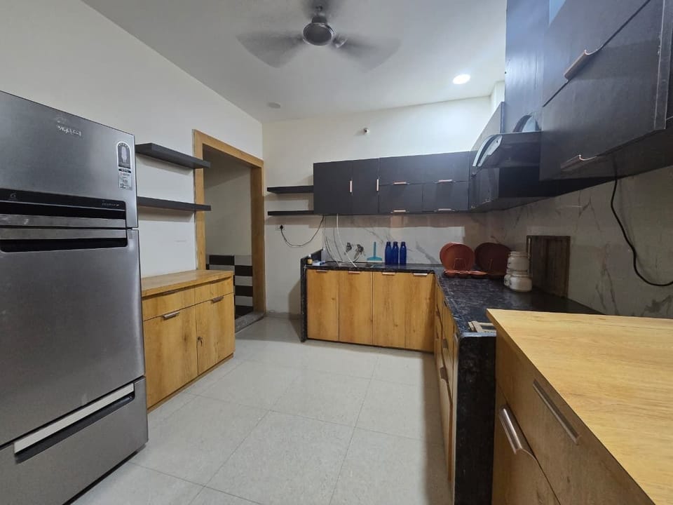 Deluxe Double Room, Balcony, City View | Private kitchen