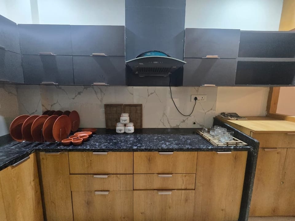 Deluxe Double Room, Balcony, City View | Private kitchen