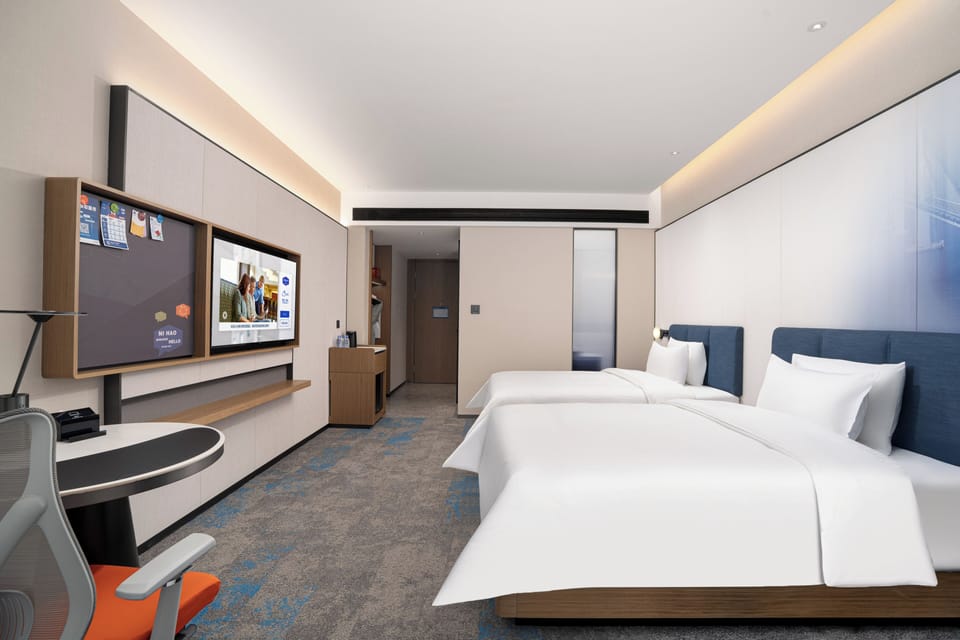 Deluxe Twin Room, City View | Desk, laptop workspace, WiFi (free)