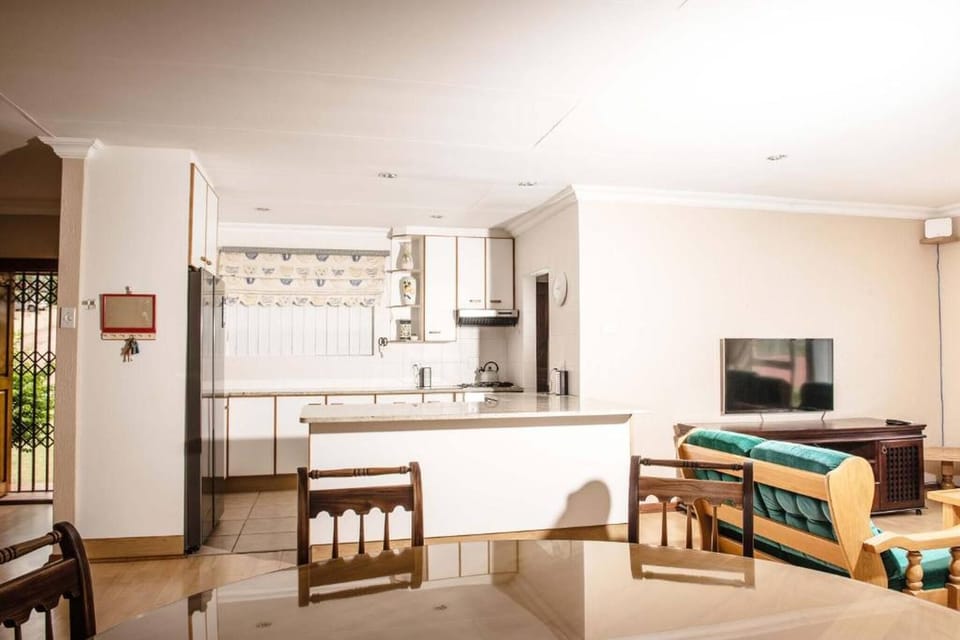 Apartment, 3 Bedrooms, Balcony, Ocean View | Living room