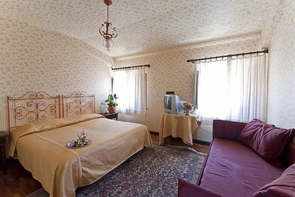 Double or Twin Room | Desk, WiFi (free)