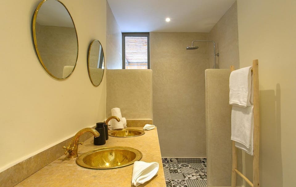 Standard Double Room | Bathroom
