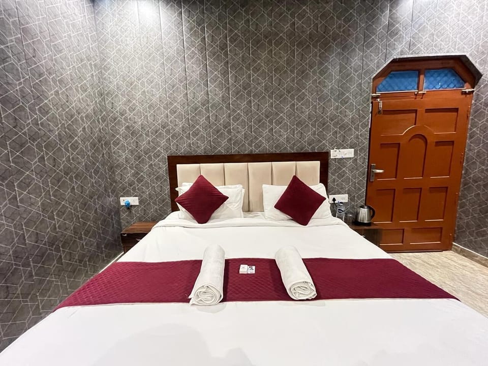 Basic Single Room | Premium bedding, WiFi (free)