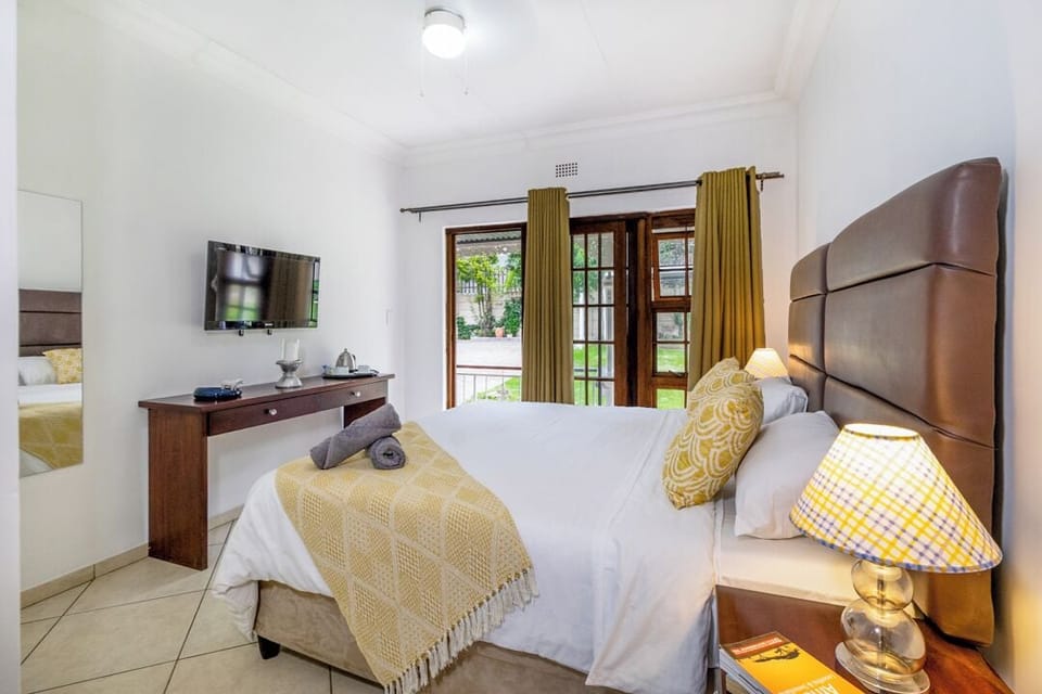 Comfort Double or Twin Room | In-room safe, desk, WiFi (free)
