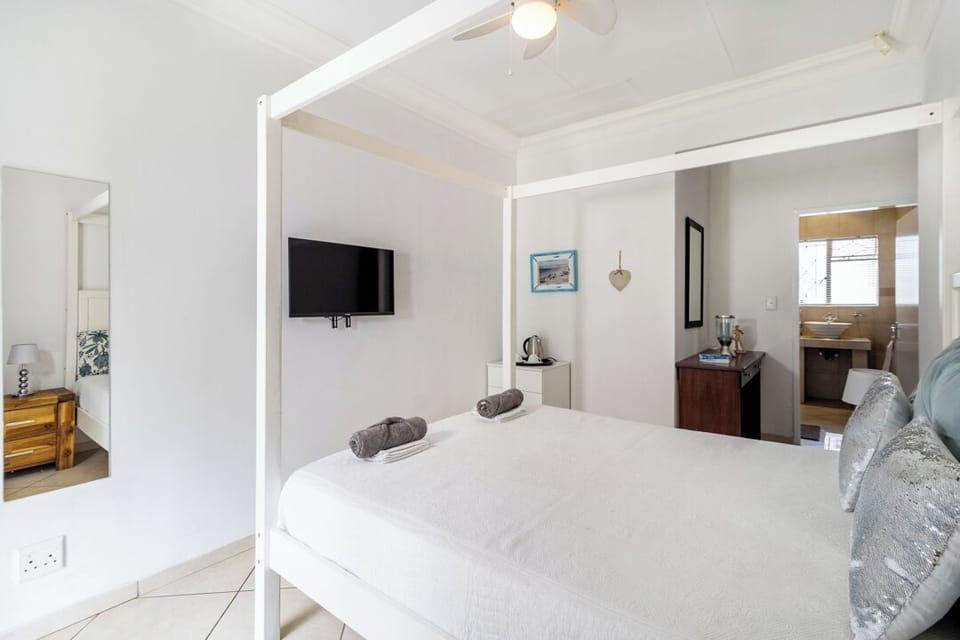 Comfort Double Room | In-room safe, desk, WiFi (free)