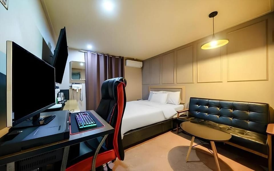 Superior Double Room | Desk, WiFi (free)