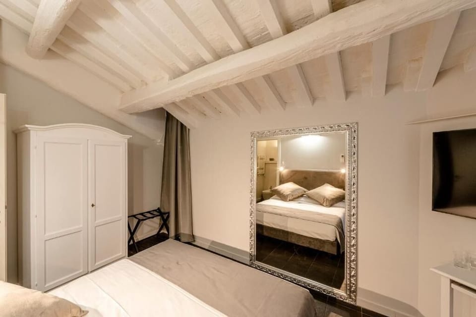 Double Room | In-room safe, blackout drapes, iron/ironing board, WiFi (free)