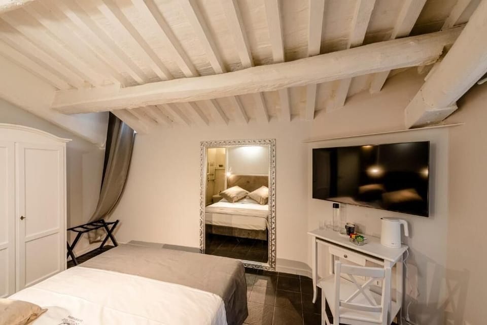 Double Room | In-room safe, blackout drapes, iron/ironing board, WiFi (free)