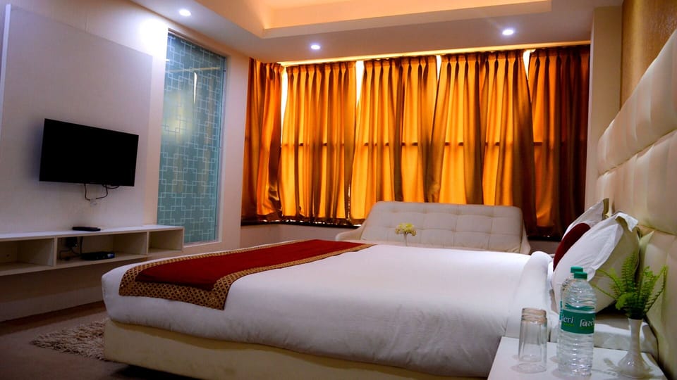 In-room safe, desk, laptop workspace, WiFi (free)
