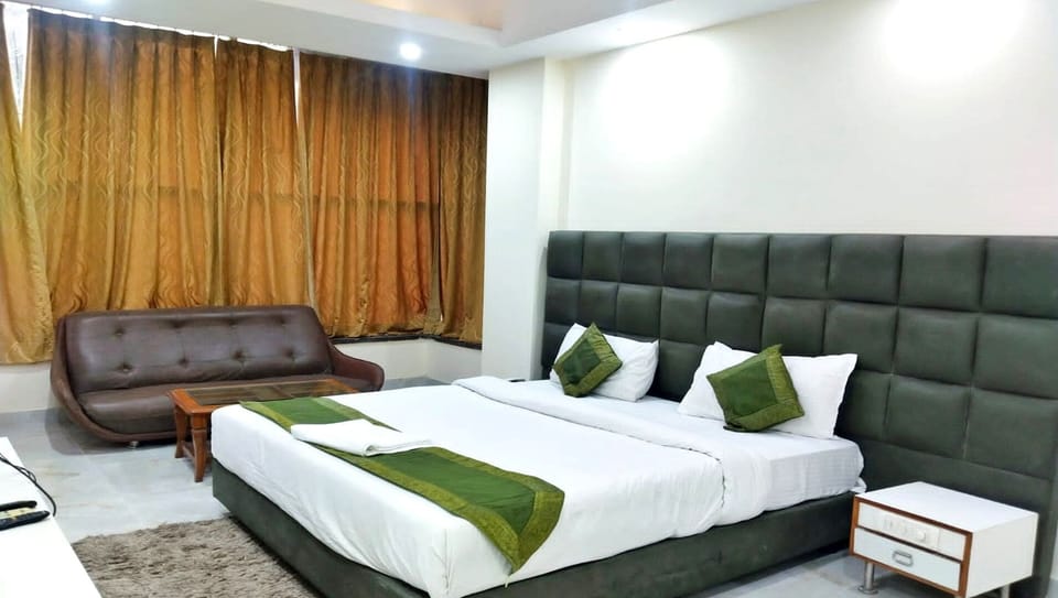 In-room safe, desk, laptop workspace, WiFi (free)
