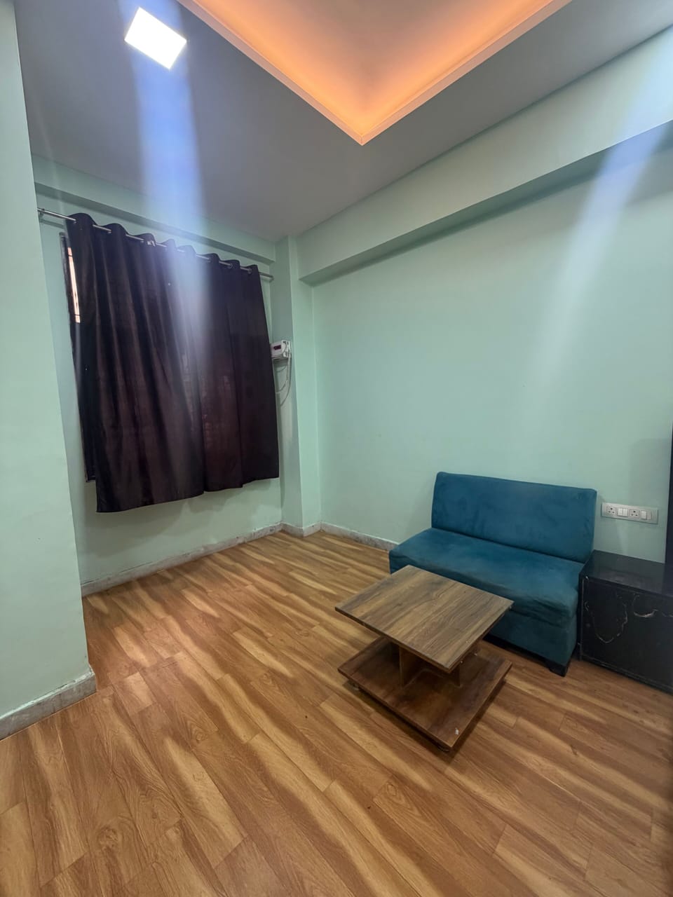 Deluxe Room, City View | Living area
