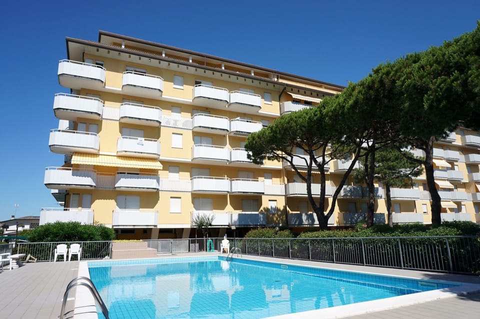 Apartment, 2 Bedrooms, Balcony, City View | Pool | Outdoor pool