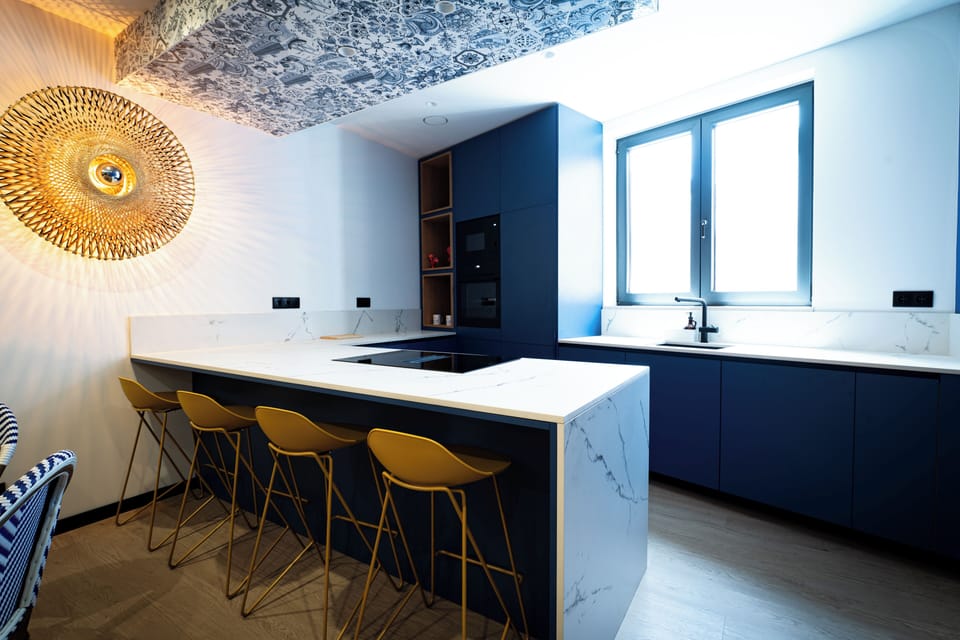 Deluxe Apartment | Private kitchen | Paper towels