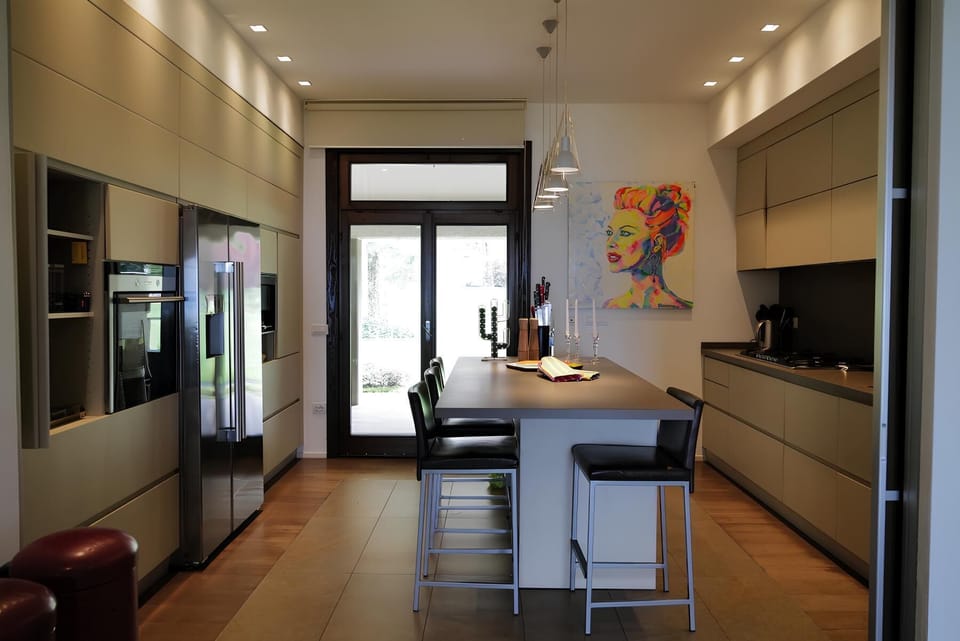 Villa (6 Bedrooms) | Private kitchen | Oven, stovetop, highchair