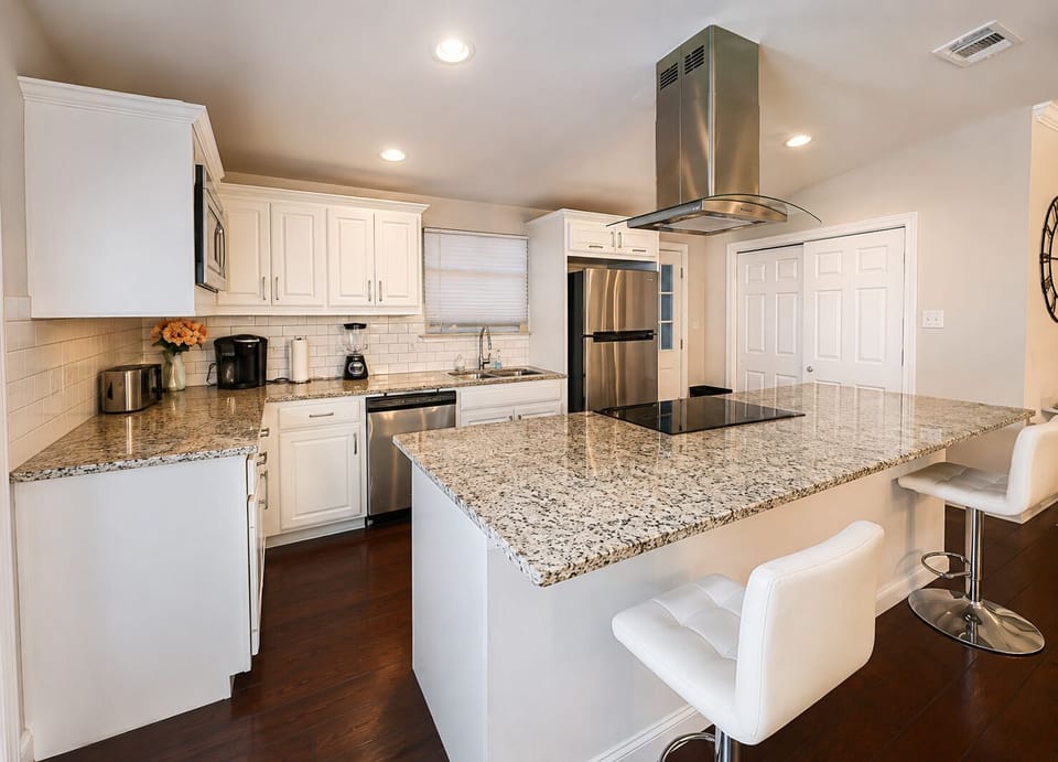 Open kitchen and dining space makes crew meals easy before or after work. Great for construction crews, contractors and long-term Wylie stays where a full kitchen provides more convenience than a hotel.