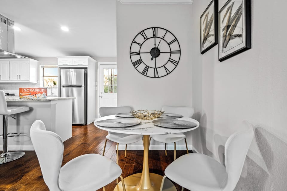 Dedicated dining area for crew breakfasts, dinners and planning the next workday. A convenient feature for construction crews and contractors choosing a Wylie home for extended projects instead of hotel rooms.