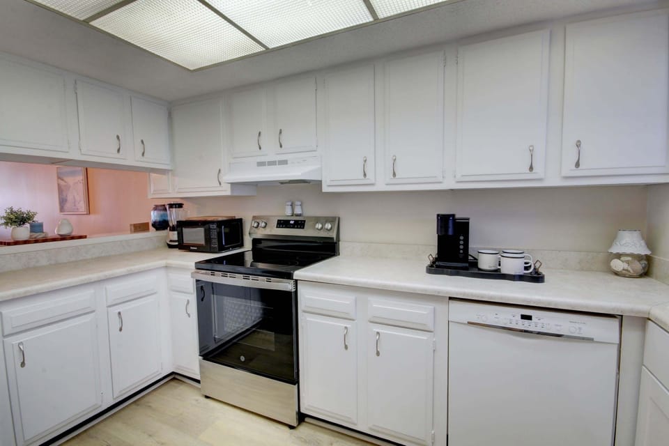 Condo, 2 Bedrooms | Private kitchen | Coffee/tea maker, fridge, oven, toaster