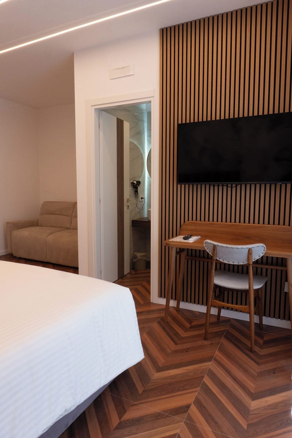 Standard Quadruple Room, Balcony, City View | WiFi (free)