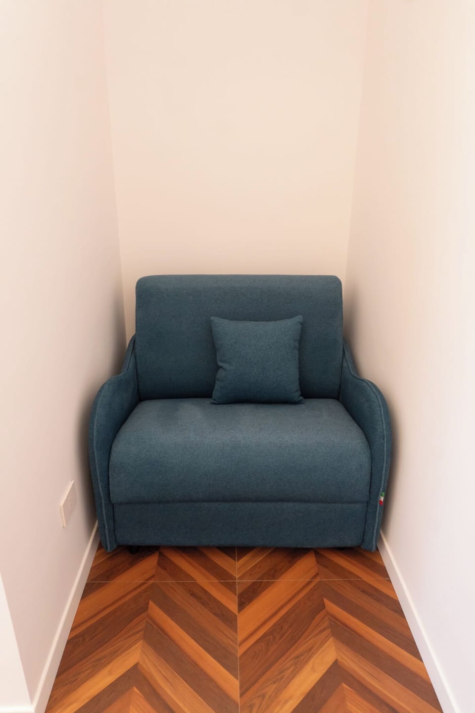 Standard Triple Room, Balcony, City View | Interior