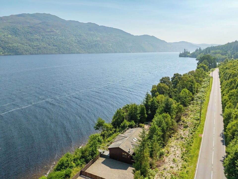 Water, Body Of Water, Mountainous Landforms, Natural Landscape, Mountain, Highland, Hill, Watercourse, Bank, Landscape