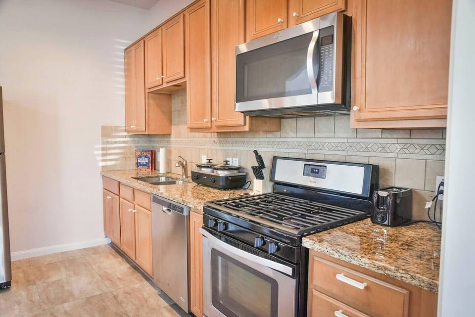 Fully Accessorized Kitchen. 
