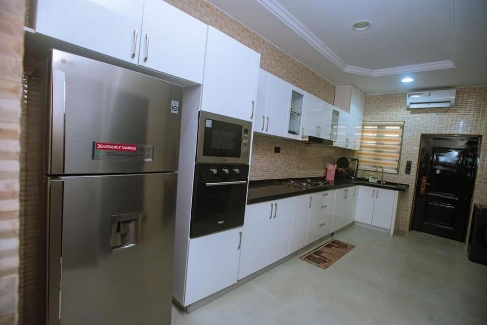 Deluxe Apartment, Balcony, City View | Private kitchen | Fridge, microwave, oven, stovetop