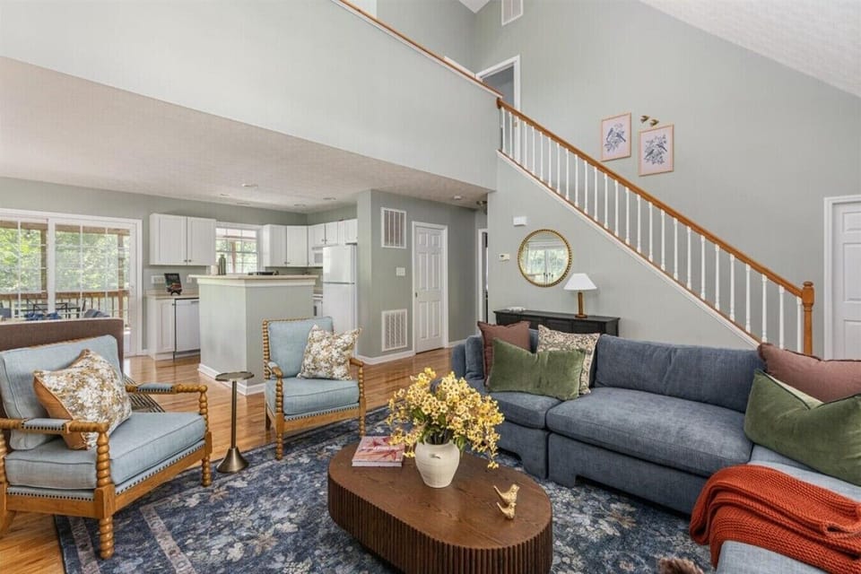 LIVING ROOM (2)