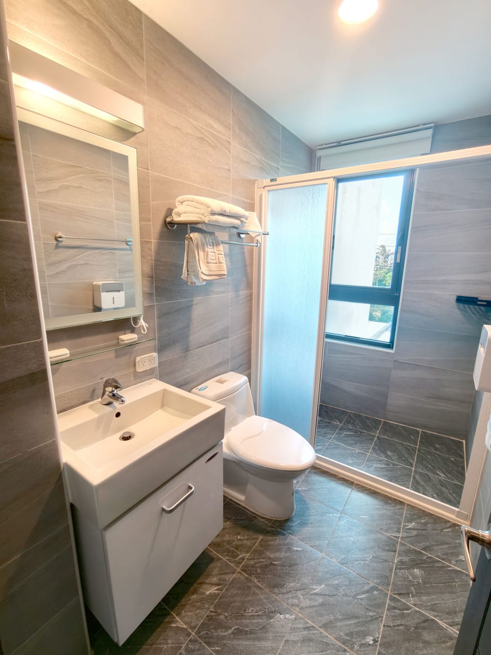 Comfort Double Room, Balcony, Mountain View | Bathroom | Separate tub and shower, free toiletries, hair dryer, towels
