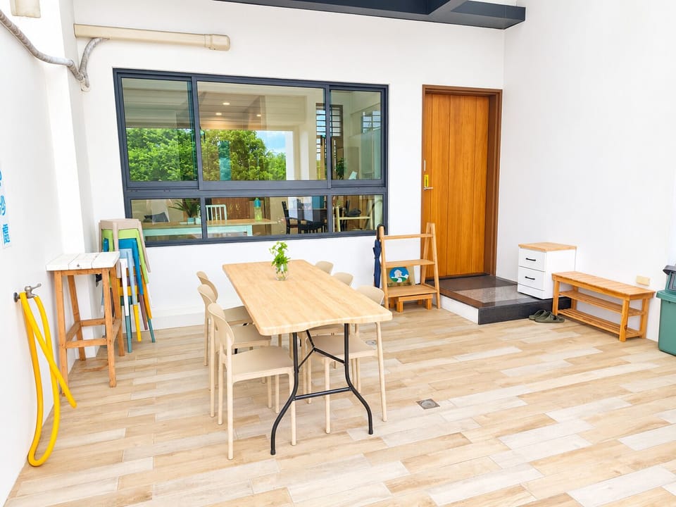 Comfort Suite, Balcony, Mountain View | Dining