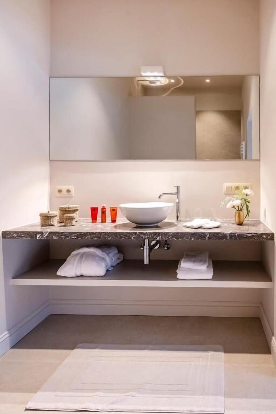 Comfort Double Room, City View | Bathroom | Shower, hair dryer, towels, soap