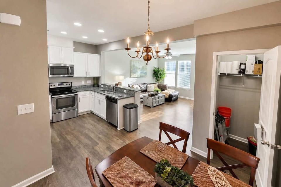 Eat-in kitchen with chandelier dining