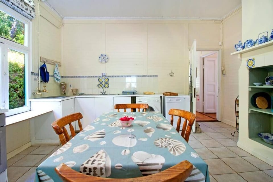 Classic House, 4 Bedrooms, Sea View | Dining