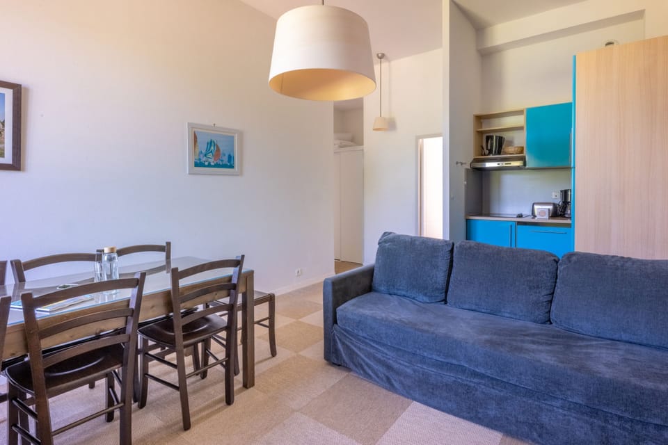 The open living area pairs a sofa with a dining table, ready for downtime or dinners.