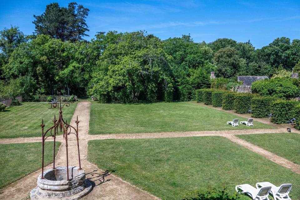 Stone pathways wind through the grounds, past sun loungers set among 10 hectares of parkland.