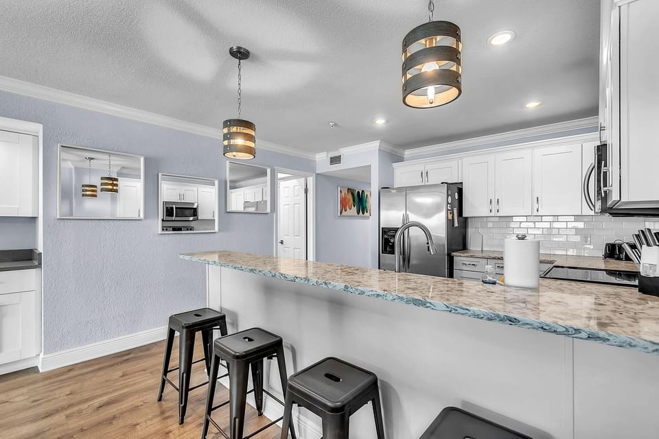 Condo, Multiple Beds (Seagate 407) | Private kitchen